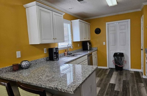 Southwind House | MONTHLY STAYS-Marvelous 6BR Memphis Home -near Memphis Airport