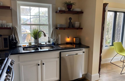 Woolen Mills House | Monticello Vista - A Woolen Mills Retreat