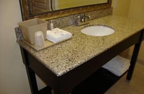 Leesville Hotel | Montigo Inn