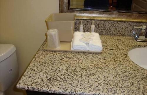 Leesville Hotel | Montigo Inn