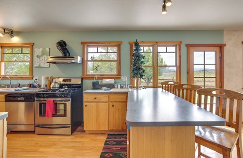 Vernal House | Montrose Family Home w/Yard & Fruit Trees!
