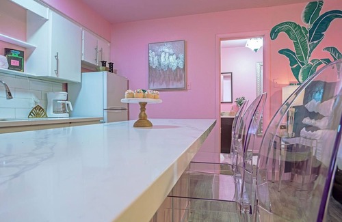 Montrose Apartment | 💖 Montrose Rosy Cozy Studio! 💖 Medical Center 41 ⭐️⭐️⭐️⭐️⭐️