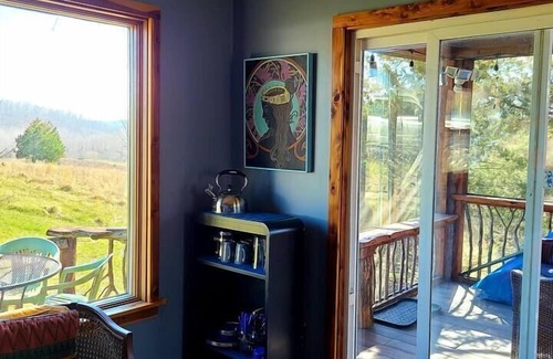 Hartsburg Cabin | Moon-Rise Cabin -Serene and Unique off Katy Trail