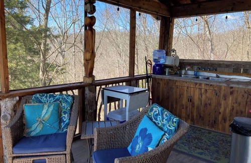 Hartsburg Cabin | Moon-Rise Cabin -Serene and Unique off Katy Trail