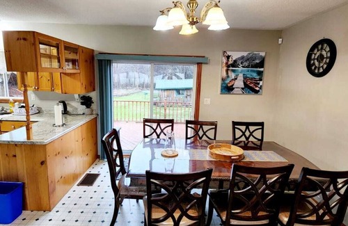 Bobcaygeon Cottage | Moon River Retreat-4 Seasons Riverside Gateway