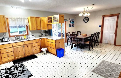 Bobcaygeon Cottage | Moon River Retreat-4 Seasons Riverside Gateway