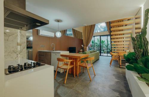 Penatih House | Moon Rock Villas