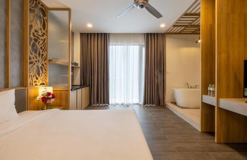 Huong Thuy Hotel | Moon Sun Boutique Villa Hotel