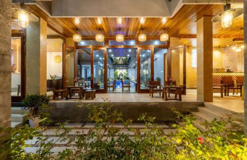 Huong Thuy Hotel | Moon Sun Boutique Villa Hotel