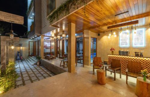 Huong Thuy Hotel | Moon Sun Boutique Villa Hotel