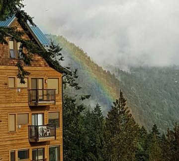 Malahat Hotel | Moon Water Lodge
