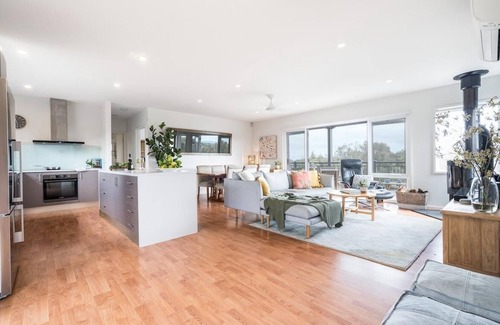 Tootgarook House | Moonah Escape - A Tranquil Oasis moments from the beach