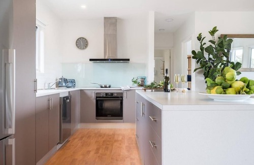 Tootgarook House | Moonah Escape - A Tranquil Oasis moments from the beach