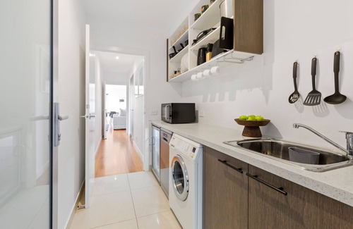Fingal Apartment | Moonah Link Views, Spa, Sunset, Linen, Wi-Fi, private and serene