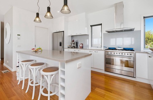 Fingal Apartment | Moonah Views Luxury Getaway with Jacuzzi