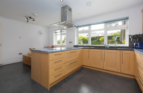 Carbis Bay Cottage | MOONBEAMS, pet friendly, luxury holiday cottage in Carbis Bay