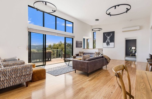 East Jindabyne House | Moongate with beautifully styled, open plan living with panoramic views over Lake Jindabyne