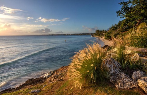 Atlantic Shores Apartment | Moonlight Bay Atlantic Shores 2-min walk to surfers Freights Bay
