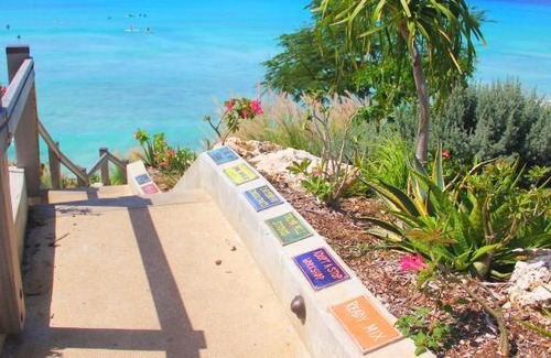 Atlantic Shores Apartment | Moonlight Bay Atlantic Shores 2-min walk to surfers Freights Bay