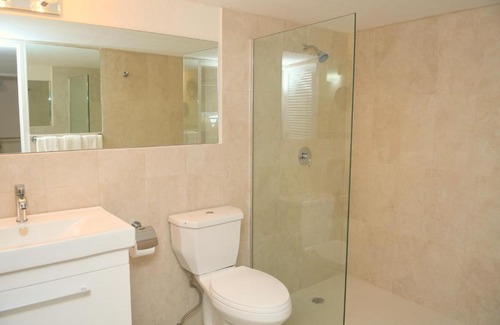 Atlantic Shores Apartment | Moonlight Bay Atlantic Shores 2-min walk to surfers Freights Bay