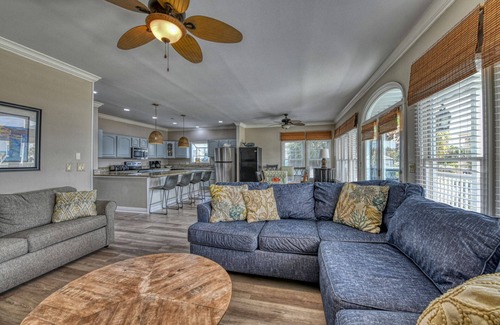 Long Bay Estates House | Moonlighting Whole House - Eight Bedroom Eight Bath Home w/pool