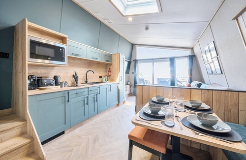 Great Houghton Cottage | MOONLIT SKYLIGHT - BILLING AQUADROME in Billing Aquadrome Holiday Park