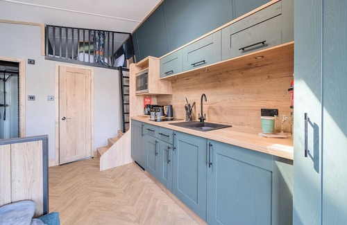 Great Houghton Cottage | MOONLIT SKYLIGHT - BILLING AQUADROME in Billing Aquadrome Holiday Park