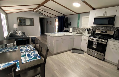 Welaka House | Moonlite Retreat- Waterfront home in Welaka, Florida