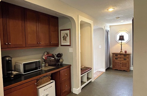 Milton-Freewater House | Moonrise Suite in a Vineyard + Winery!