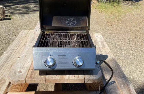 Goldendale RV Rental | “Moonshine Hideaway” KING BED/Outdoor Shower