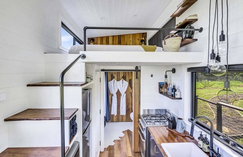 Meroo Meadow Apartment | 'Moonsong' - Romantic Off-grid Mountain Retreat