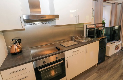 Saddleworth Cottage | MOOR COTTAGE, character holiday cottage, with a garden in Uppermill