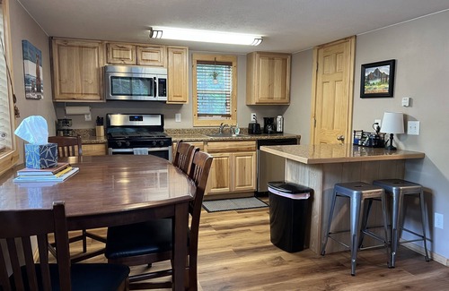 Wasilla Cabin | Moose Landing Cabin F93 cozy cabin in the woods, and close to town