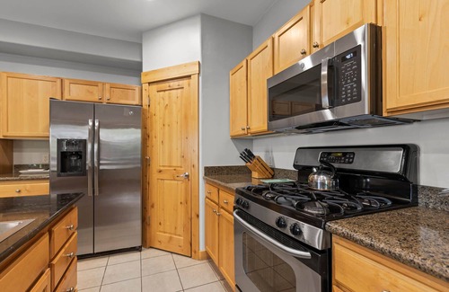 Bear Hollow Village House | Moose Mgmt at Bear Hollow 5545: Pvt Hot Tub, BBQ, Clubhouse, Parking