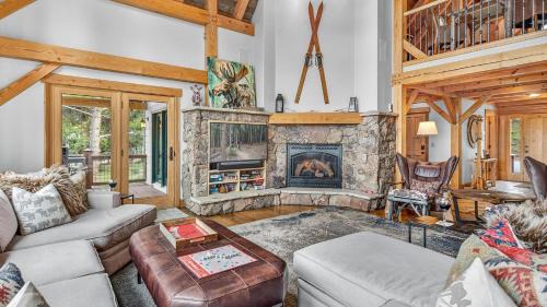 The Highlands House | Moose Tracks Lodge