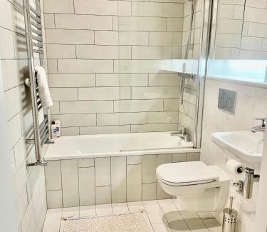 Grand Canal Dock Apartment | Mordern Apartment in Dublin City Centre