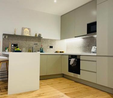 Grand Canal Dock Apartment | Mordern Apartment in Dublin City Centre