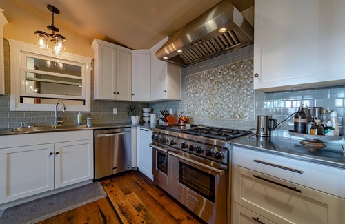 McKinleyville House | More than a place to stay...it's an experience! , basketball/volleyball court