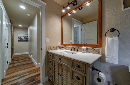 McKinleyville House | More than a place to stay...it's an experience! , basketball/volleyball court