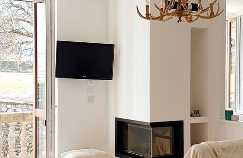 Borno Apartment | Moren house. Elegant and bright apartment with fireplace and splendid view