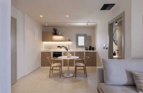 Firostefani Apartment | Morfes - Romantic Suite with Hot tub and Sea View by Caldera Houses