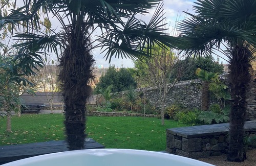Morlaix House | Morlaix, town house with garden and jacuzzi, ideal for family vacations