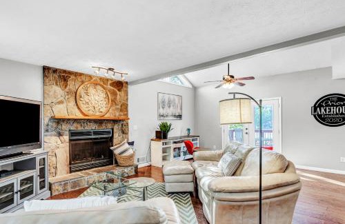 Snellville House | Morning Mist Lake House