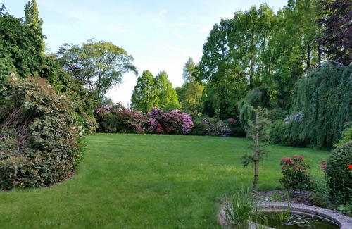 Westerstede Apartment | Morning sun vacation apartment in a country house with a magnificent garden