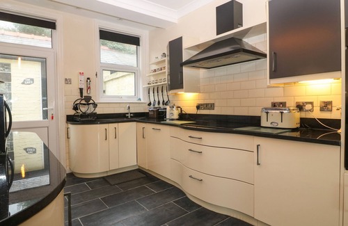 Barmouth House | MOROLWG, family friendly, with open fire in Barmouth