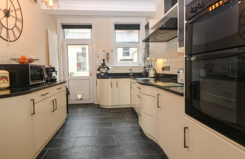 Barmouth House | MOROLWG, family friendly, with open fire in Barmouth