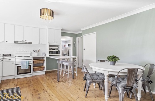 Lemon Tree Passage House | Morton Cottage at Lemon Tree - Pet Friendly - Walk to Water