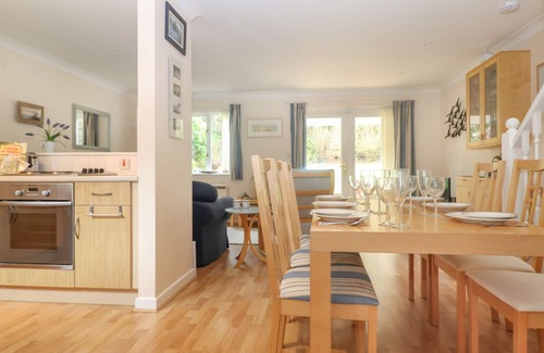 Falmouth House | MORTON COTTAGE, family friendly, with a garden in Falmouth