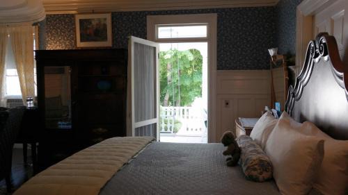 Bar Harbor Bed & Breakfast | Moseley Cottage Inn and The Town Motel
