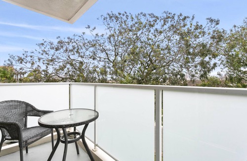 Mosman Apartment | Mosman - MUS21 - Musgrave Street - 2BR Apartment with Harbour Views Parking Near South Mosman Ferry